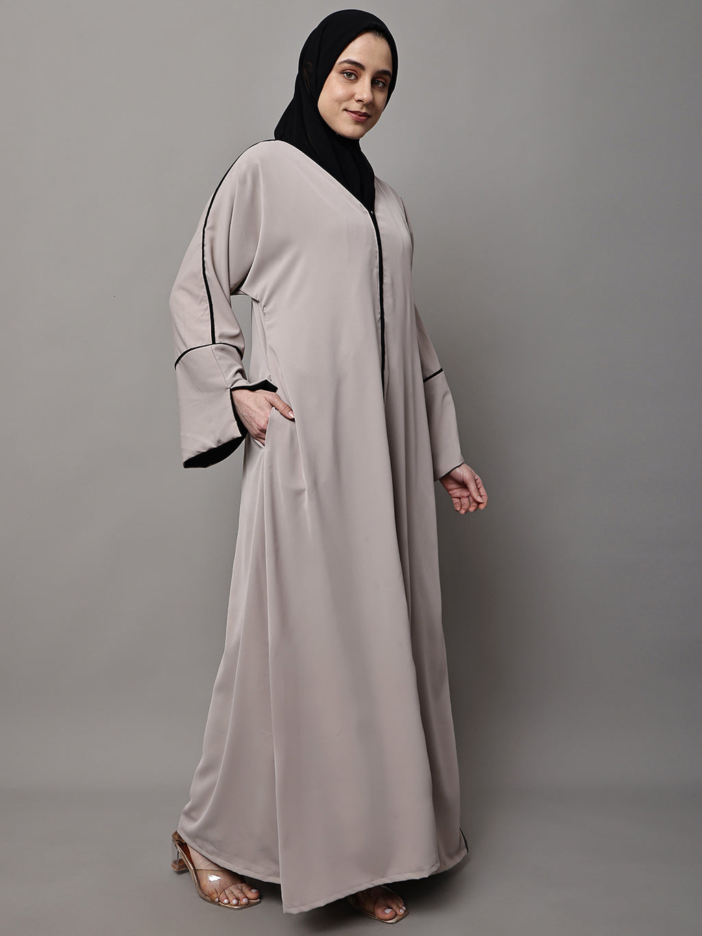 Sandstone Noir Abaya
