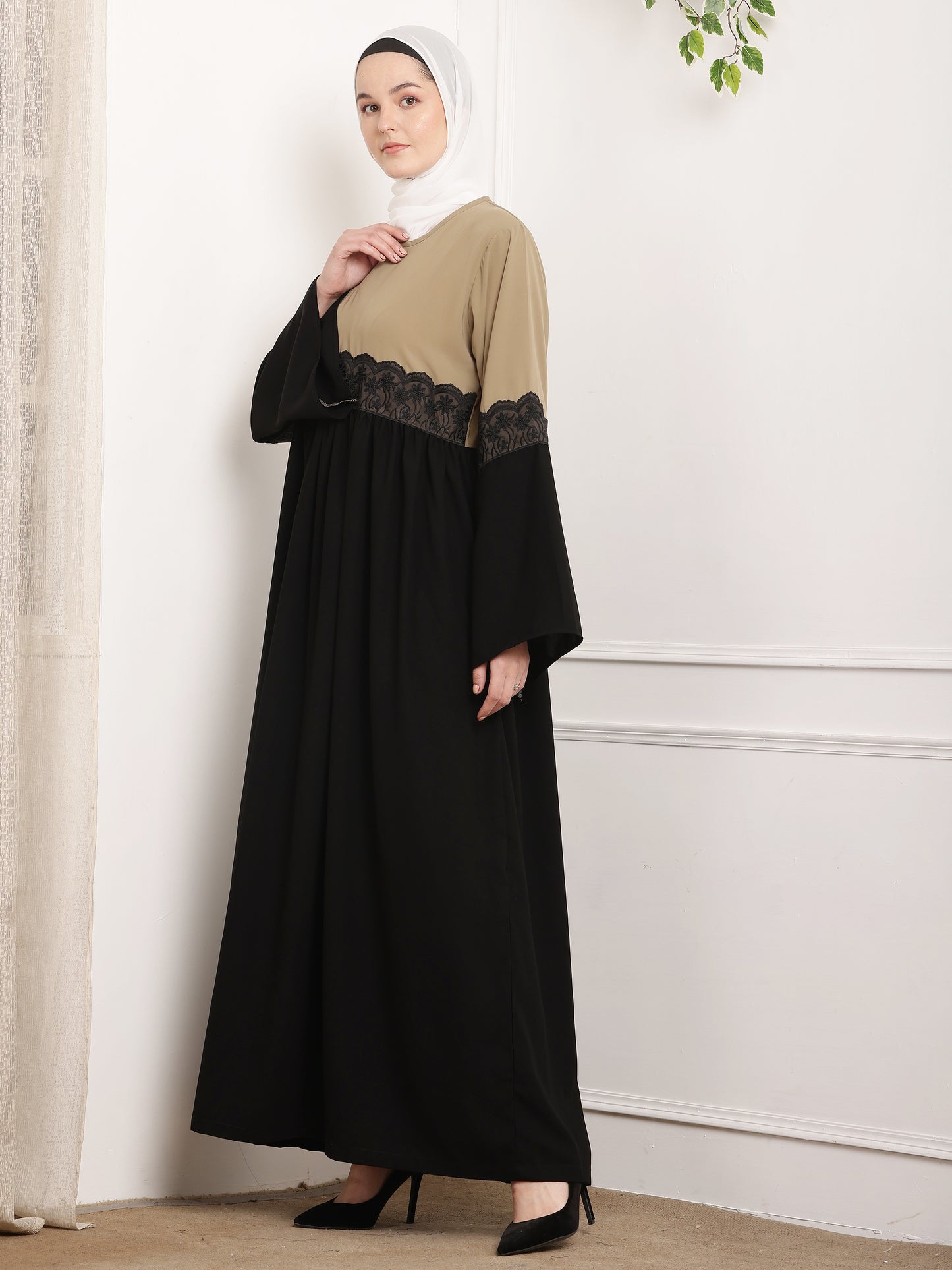 Veloura Noir Abaya