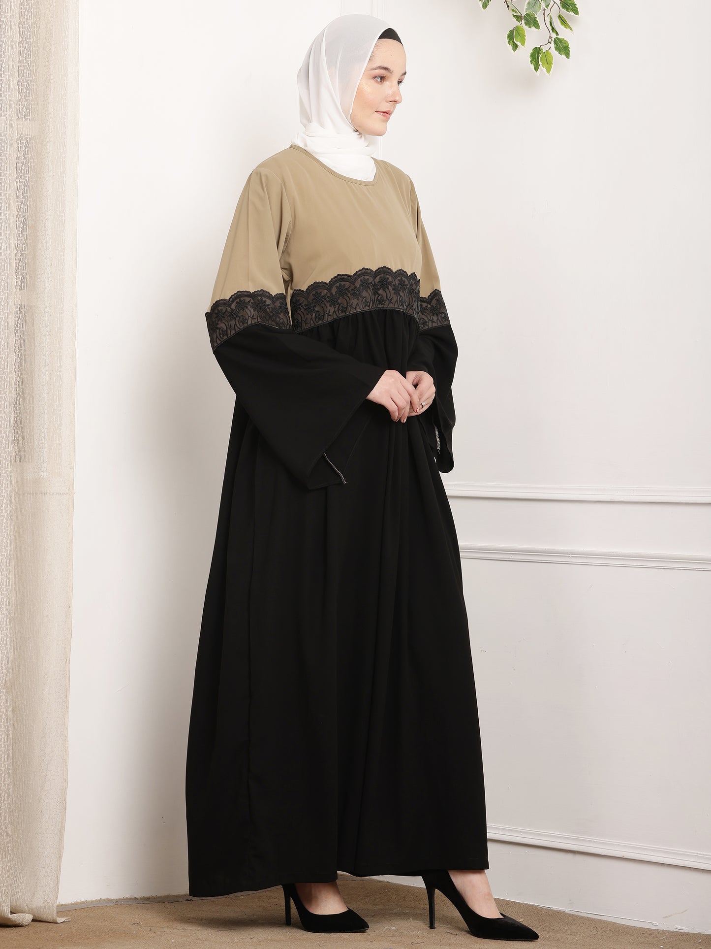 Veloura Noir Abaya